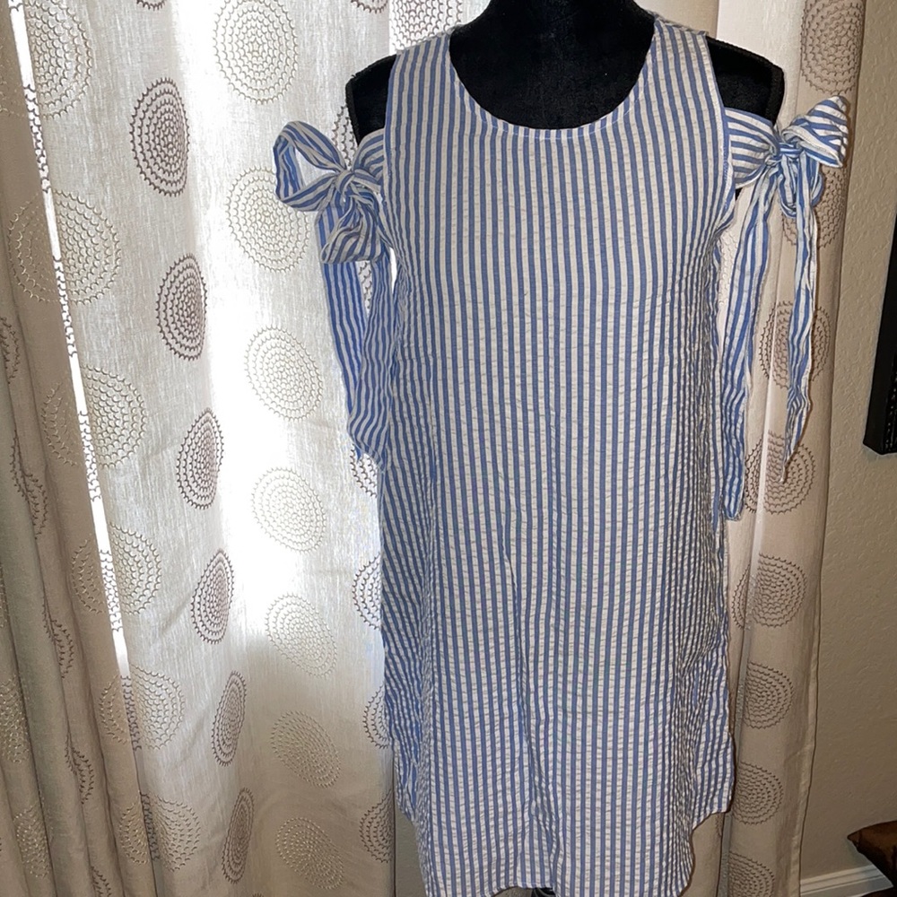 NWOT cold shoulder dress - Picture 1 of 8